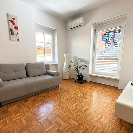 Charming Starry Night Apartment ليوبليانا المظهر الخارجي الصورة