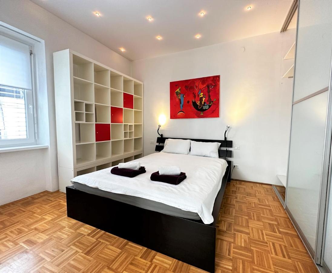 Charming Starry Night Apartment ليوبليانا المظهر الخارجي الصورة