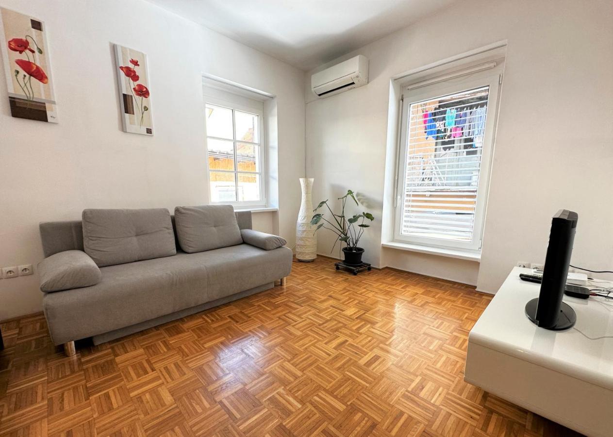 Charming Starry Night Apartment ليوبليانا المظهر الخارجي الصورة