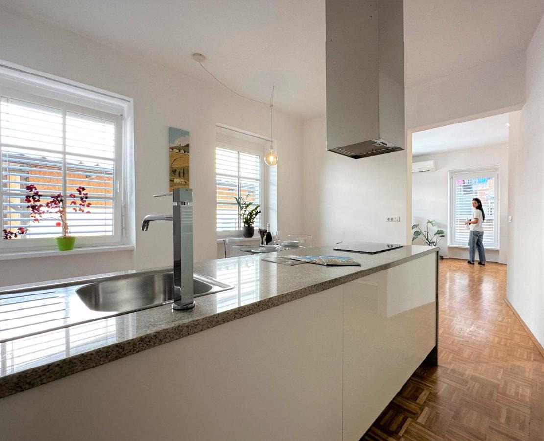 Charming Starry Night Apartment ليوبليانا المظهر الخارجي الصورة