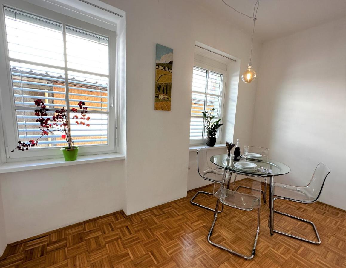 Charming Starry Night Apartment ليوبليانا المظهر الخارجي الصورة