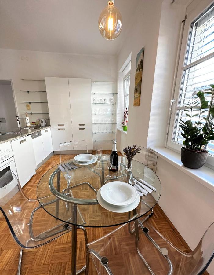 Charming Starry Night Apartment ليوبليانا المظهر الخارجي الصورة