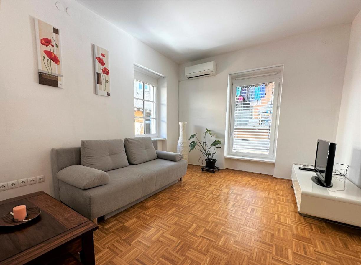 Charming Starry Night Apartment ليوبليانا المظهر الخارجي الصورة